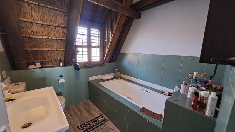 5 Bedroom Property for Sale in Stilbaai Wes Western Cape